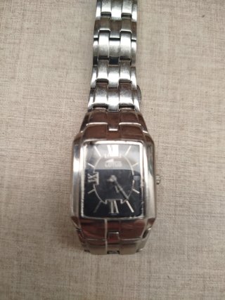 Reloj Lotus con señales de uso