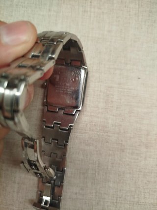 Reloj Lotus con señales de uso