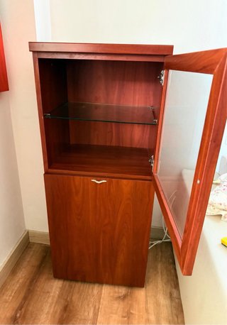 Vetrina in legno di ciliegio con vetro