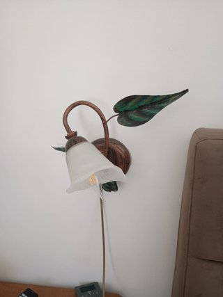 Lampadario fatto a mano con foglie