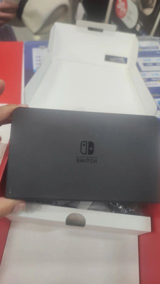 Nintendo Switch OLED + 2 juegos + funda