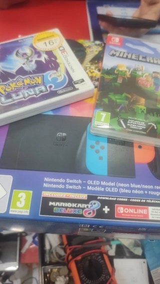 Nintendo Switch OLED + 2 juegos + funda