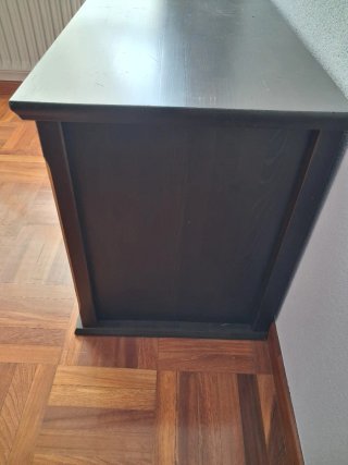 Mueble TV salón madera oscura Mueble para ropa