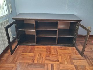 Mueble TV salón madera oscura Mueble para ropa