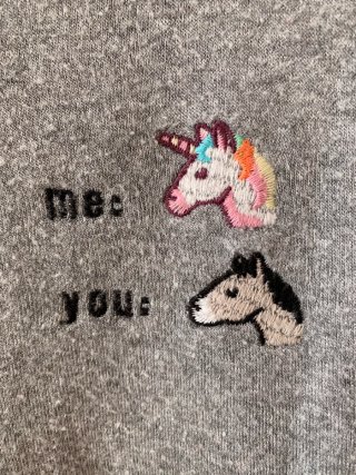 Sudadera Pull&Bear gris con unicornio
