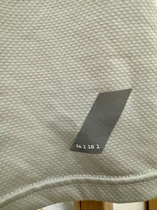 Camiseta deportiva zara gris y amarilla