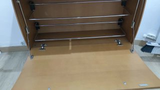 Mueble zapatero de madera color miel