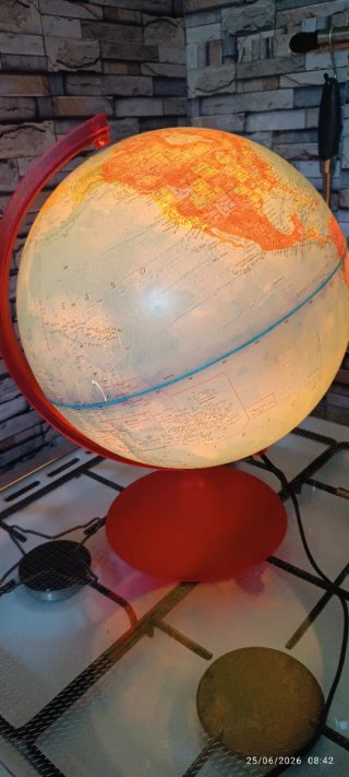 Mappamondo luminoso con base rossa