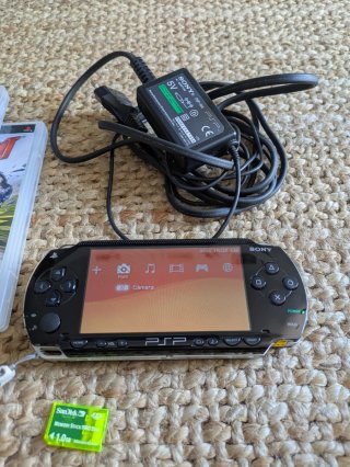 Consola Sony PSP Negra + Juegos y Cargador