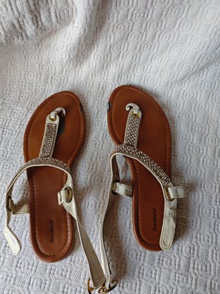 Sandalias Graceland pedrería dorada talla 41