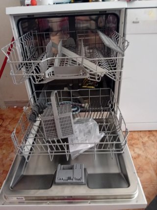 Lavavajillas Balay con tara en la puerta . Arañazo