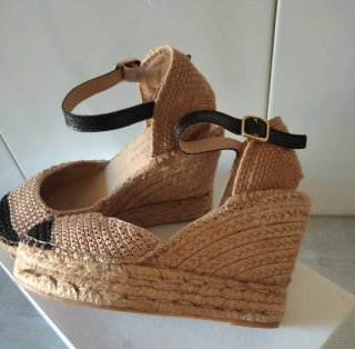 Sandalias cuña Star Love beige y negro