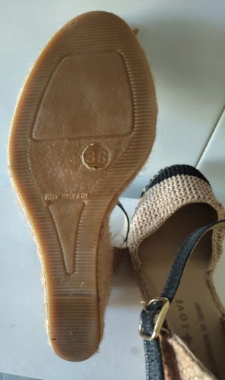 Sandalias cuña Star Love beige y negro