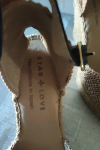 Sandalias cuña Star Love beige y negro