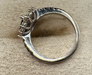 Anillo oro 18 kt con zafiro y diamantes
