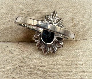 Anillo oro 18 kt con zafiro y diamantes