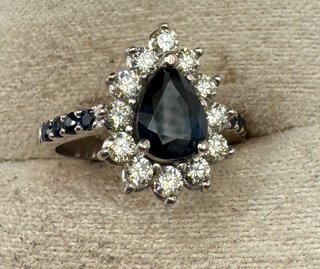 Anillo oro 18 kt con zafiro y diamantes