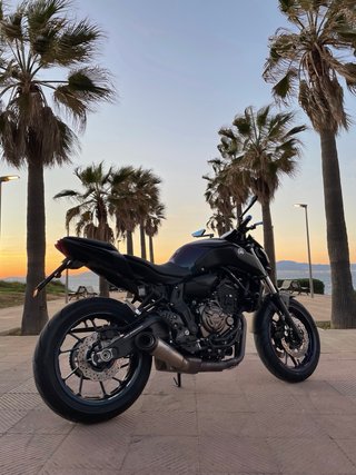 Yamaha MT-07 morada