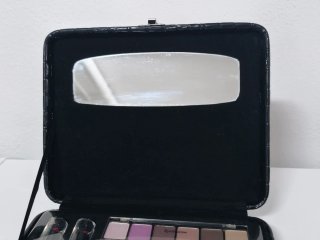 Pequeño Maletín Maquillaje con Espejo Negro
