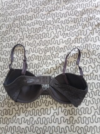 Sujetador gris con puntos