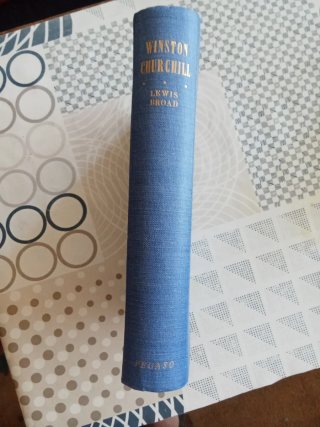 Winston Churchill.  Traducción del inglés