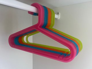 15 Perchas infantiles IKEA BAGIS