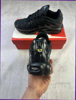 Nike Air Max Plus Triple Black Talla 37.5