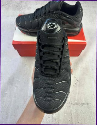 Nike Air Max Plus Triple Black Talla 37.5