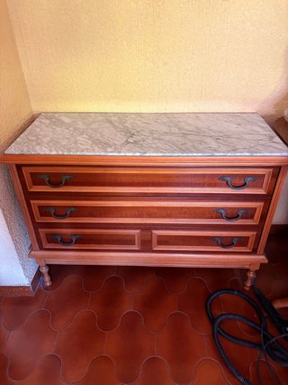 Cómoda de dormitorio con tapa de mármol