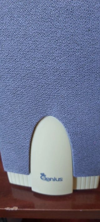 Altavoces Beige y Gris