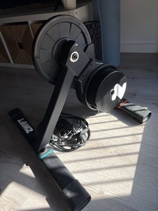 Zwift Hub One Trainer + Zwift Clicker