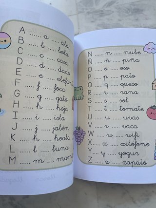 Aprendo a leer con dibujos kawaii: Con letra ma...