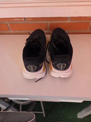 Zapatillas Hoka Clifton 10 Negras y Doradas