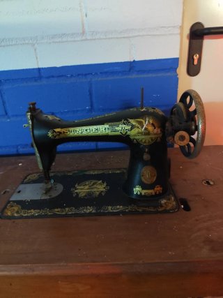 Máquina de coser Singer antigua
