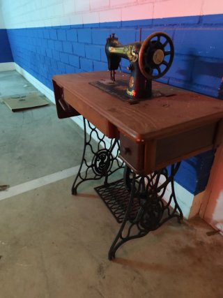 Máquina de coser Singer antigua