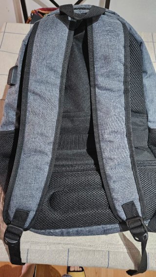 "Mochila Portátil 15.6" Yamtion Gris . Como nueva
