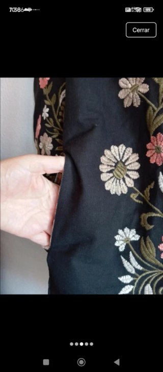 Chaqueta negra bordada flores multicolor