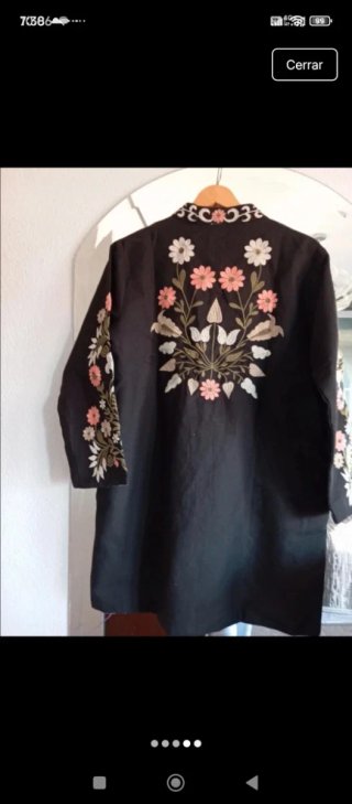 Chaqueta negra bordada flores multicolor