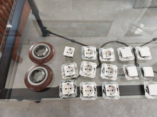 Lote interruptores y enchufes marca Simon