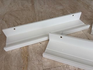 Estantes de pared blancos (madera)