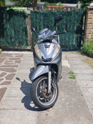 Honda SH 300i Gris Plata