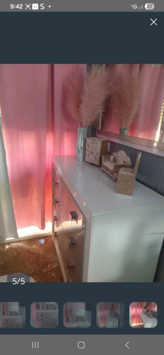 Cómoda con espejo y mesita de regalo