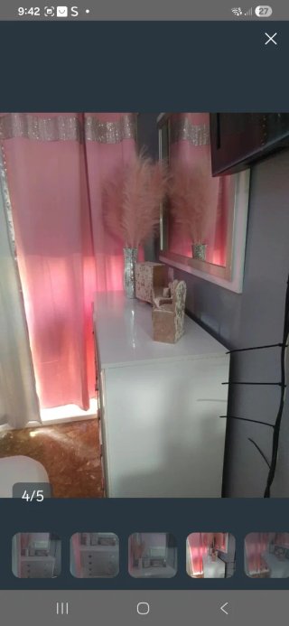 Cómoda con espejo y mesita de regalo