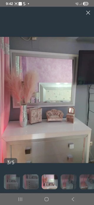 Cómoda con espejo y mesita de regalo