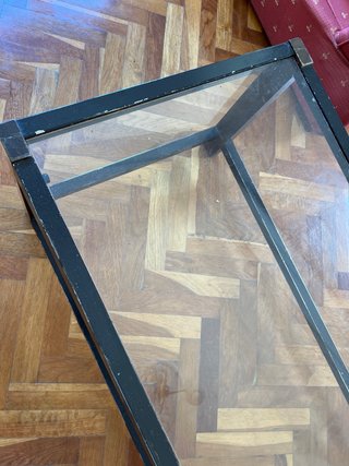 Mesa baja cristal y metal negra