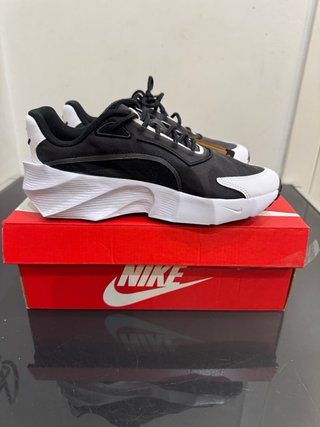 Nike Aura Edge Negro Blanco