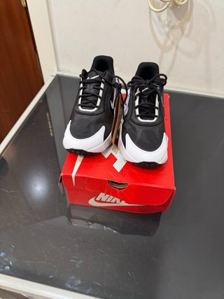 Nike Aura Edge Negro Blanco