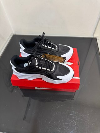 Nike Aura Edge Negro Blanco