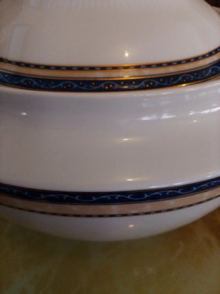 Zuppiera in porcellana  Bavariacon decori blu
