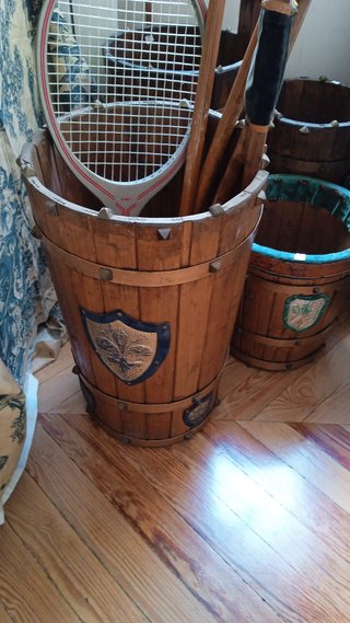 Paragüero madera y metal con escudo austriaco